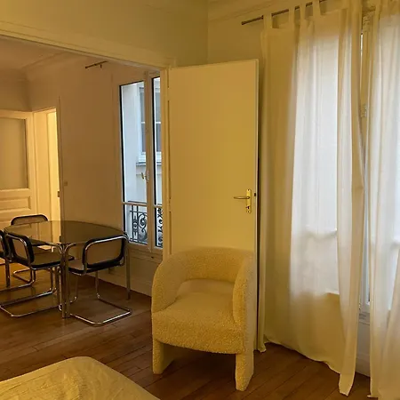 Charming Marais Apartment *